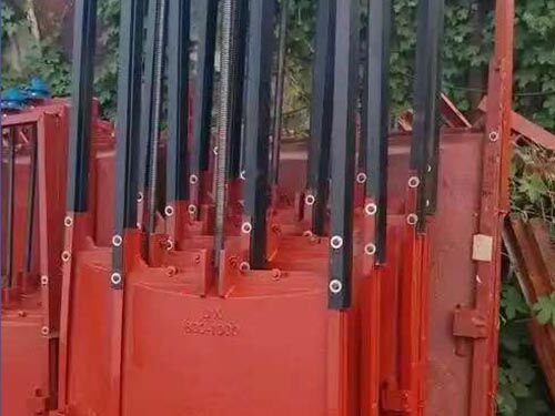 標題：PZGM高水頭閘門異響頻發(fā)？別慌！三招搞定泄洪時螺栓震動磨損難題整體外觀 | 通用型結構 | 閘門整體結構展示